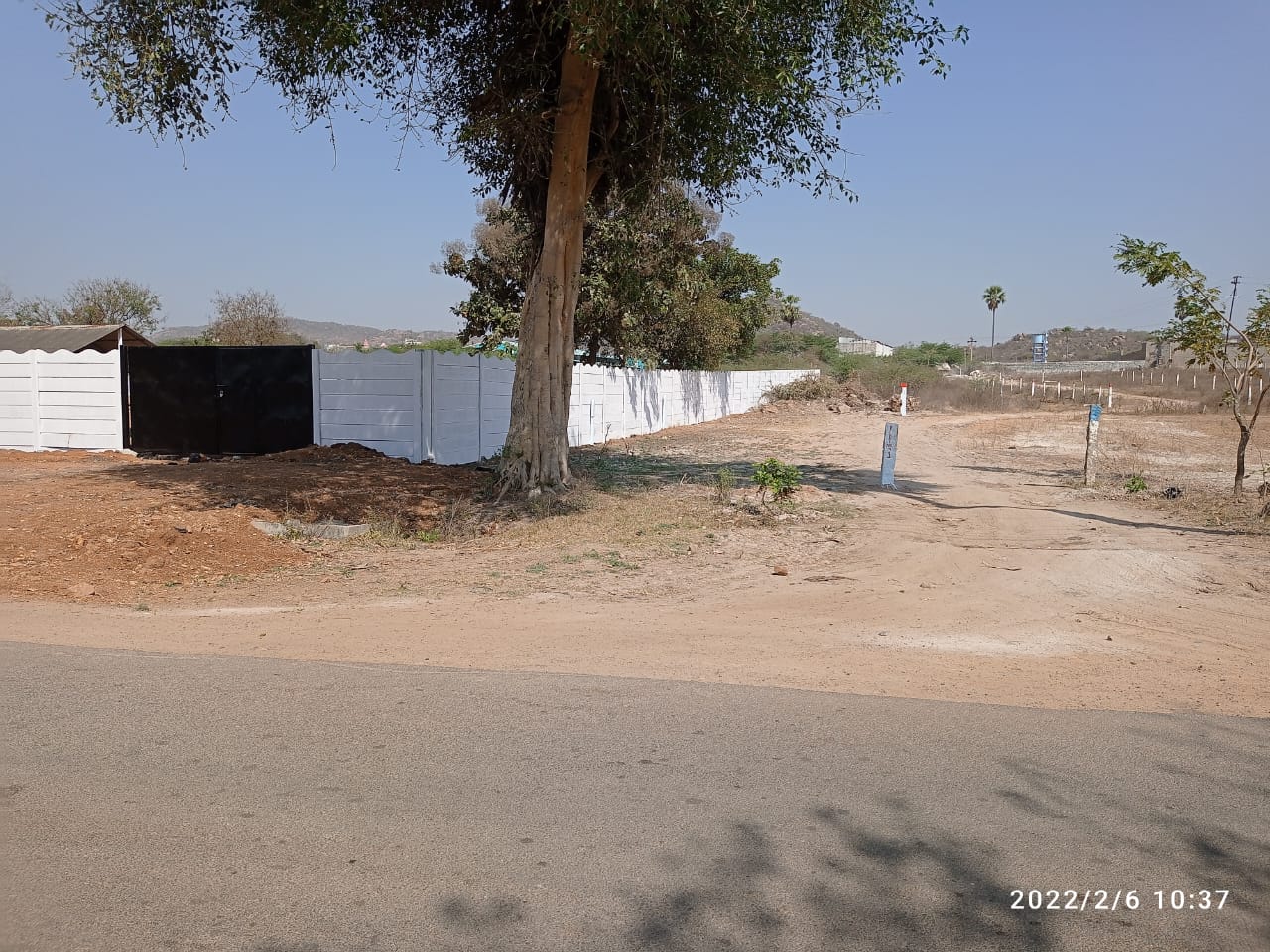 Open Plot for sale in Kom